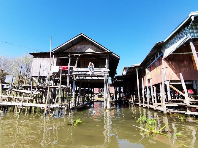 缅甸游一一茵莱湖篇 (六) 茵汀村瑞茵汀寺,水上人家,手工作坊丝织厂